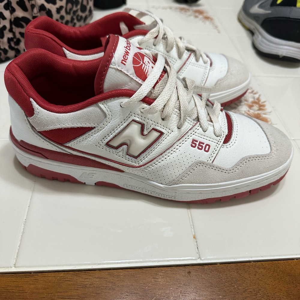 Mens 8.5 New Balance Red and White Sneakers Classic Athletic Style
